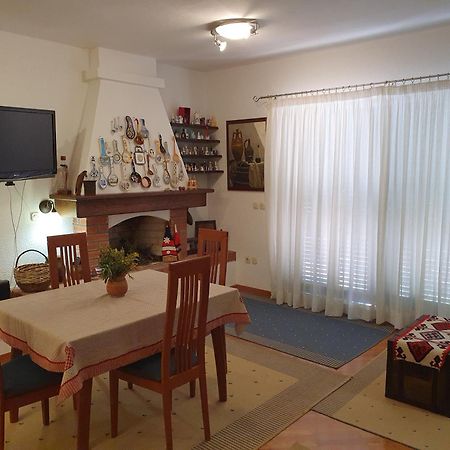 Holiday House "Lea" Lukoran Kültér fotó