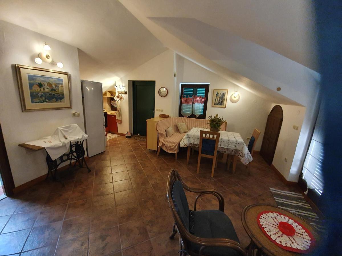 Holiday House "Lea" Lukoran Kültér fotó