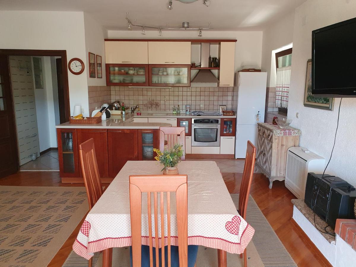 Holiday House "Lea" Lukoran Kültér fotó