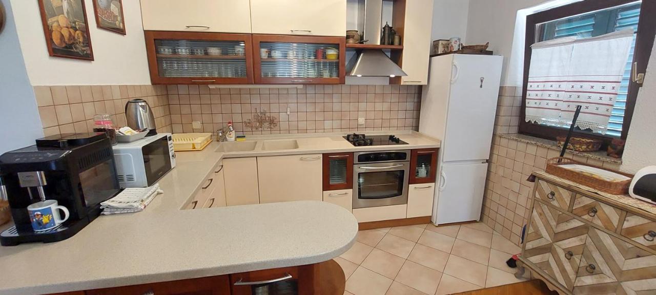 Holiday House "Lea" Lukoran Kültér fotó